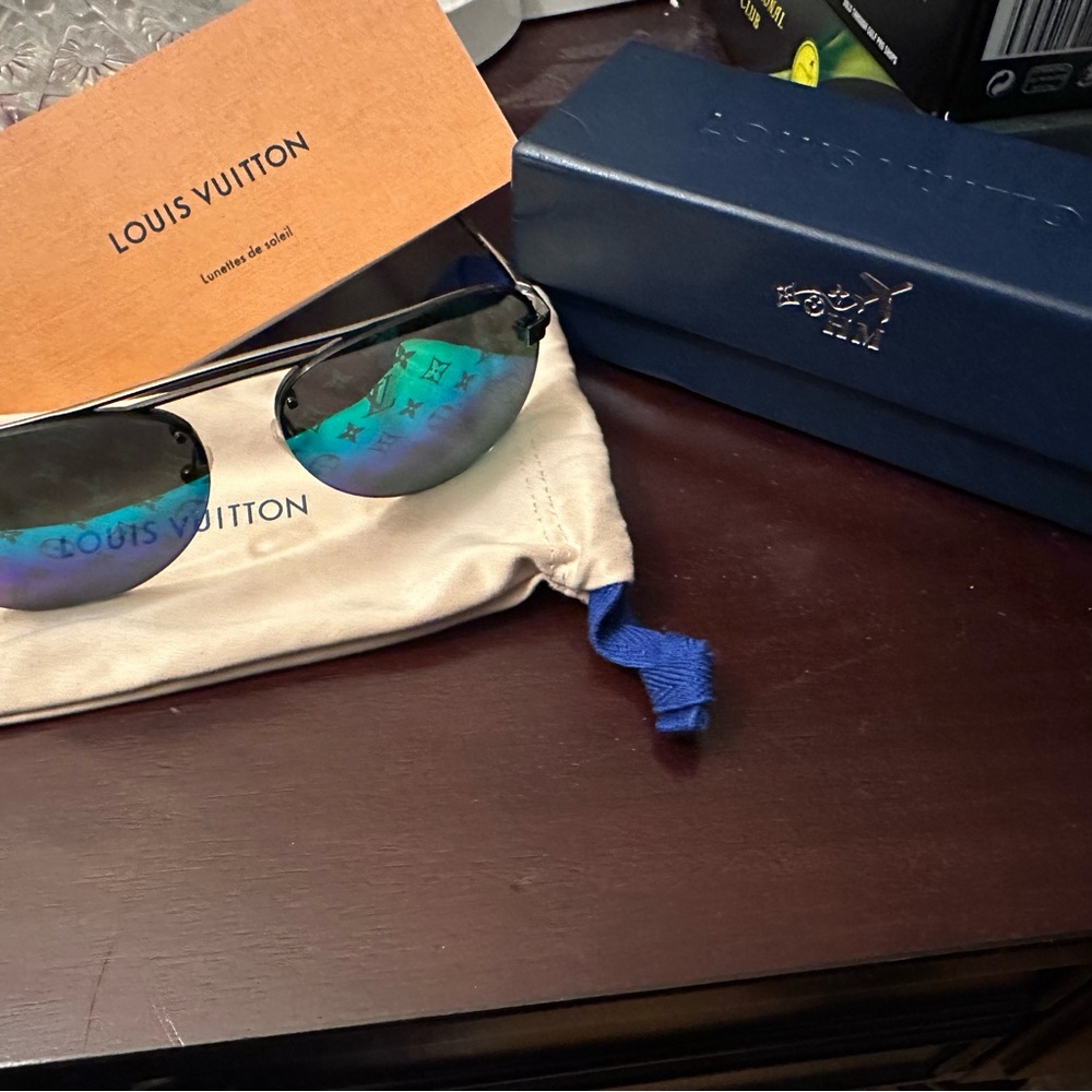 Louis Vuitton clockwise blue sunglasses
